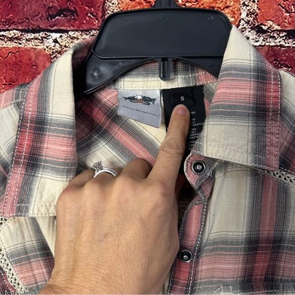 Women’s Harley Davidson button-down - Picture 6 of 8